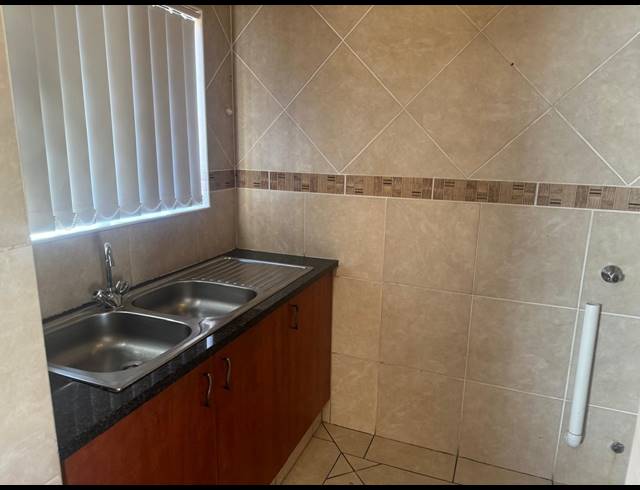 3 BEDROOM HOUSE FOR SALE IN DENNEOORD